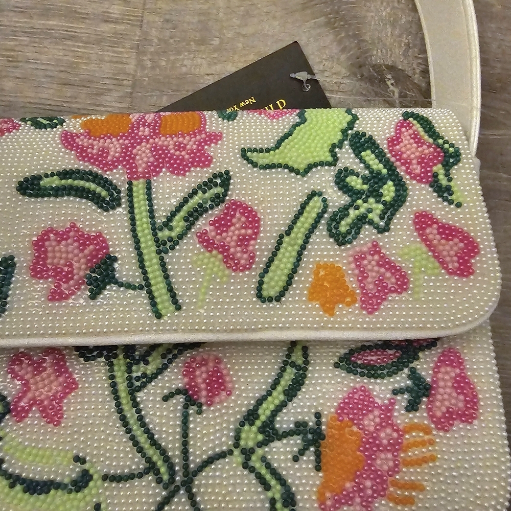 D’Margeaux Handcrafted White Floral Beaded shoulder bag - Picture 10 of 13